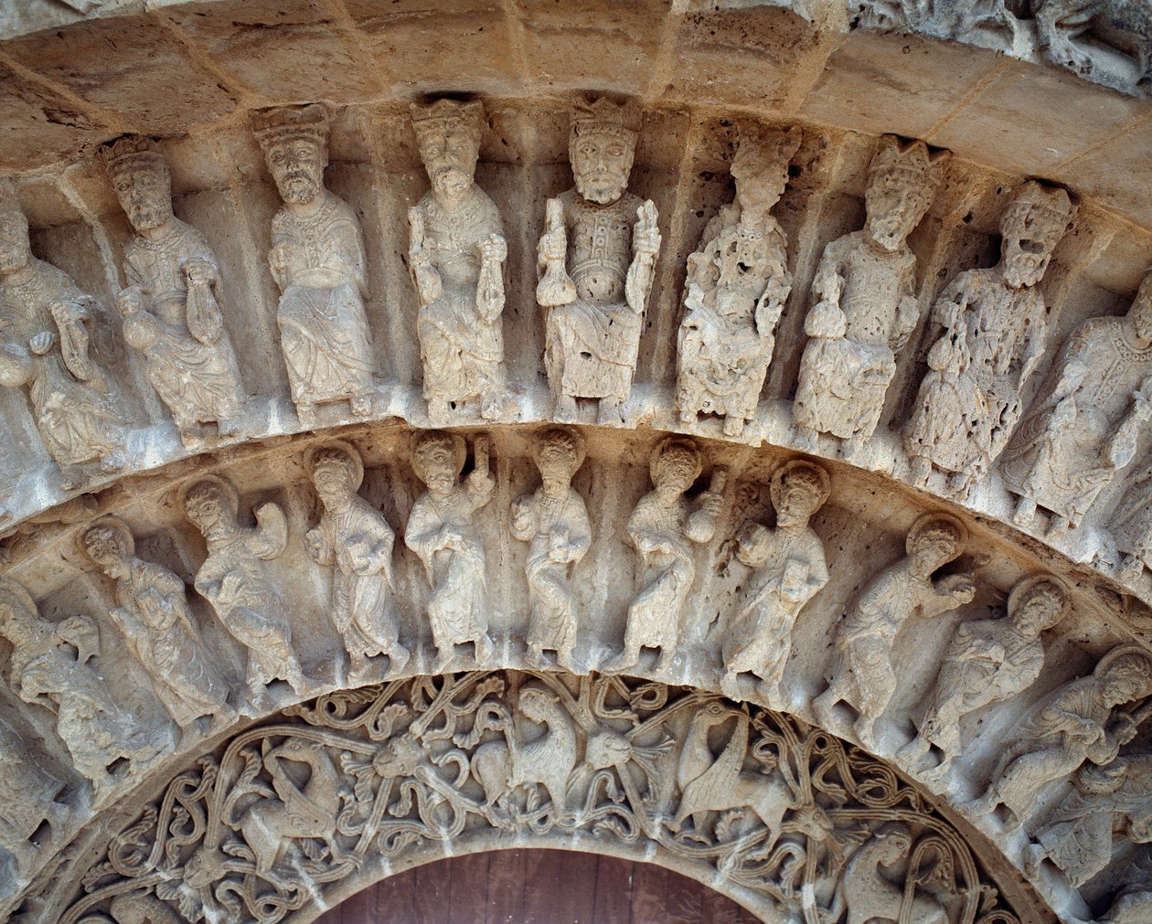 Détail des sculptures du portail sud - Romanesque