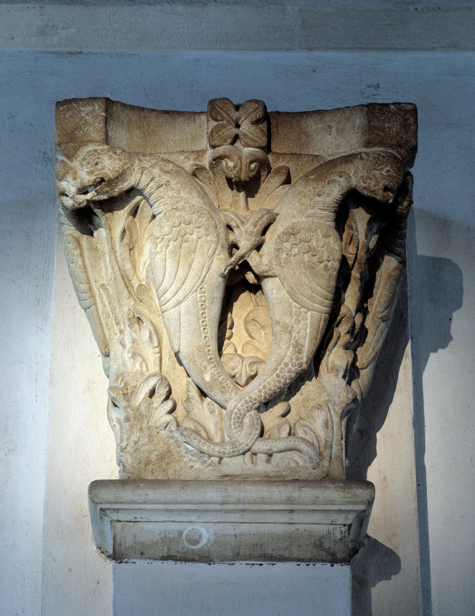 Monstres, Chapiteau du chœur - Romanesque