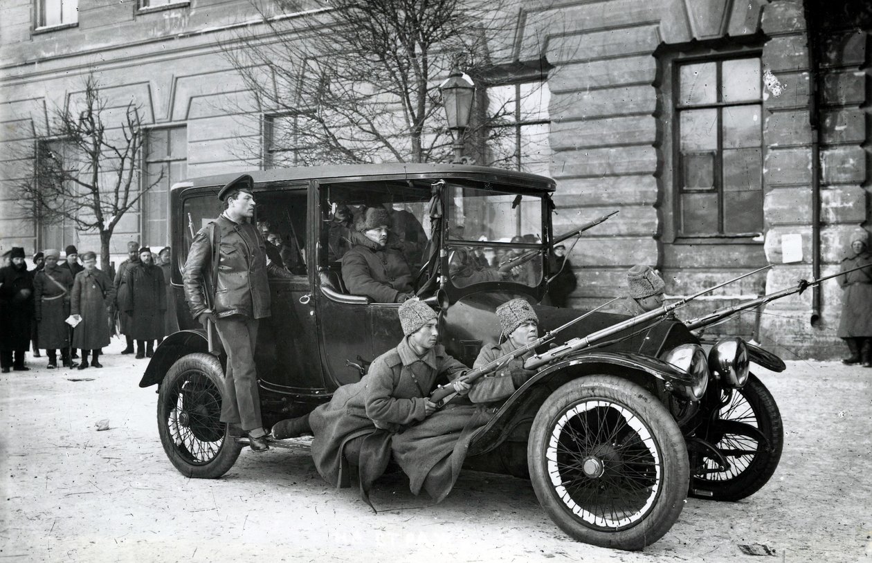 Milice révolutionnaire, Saint-Pétersbourg, 1917 - Russian Photographer
