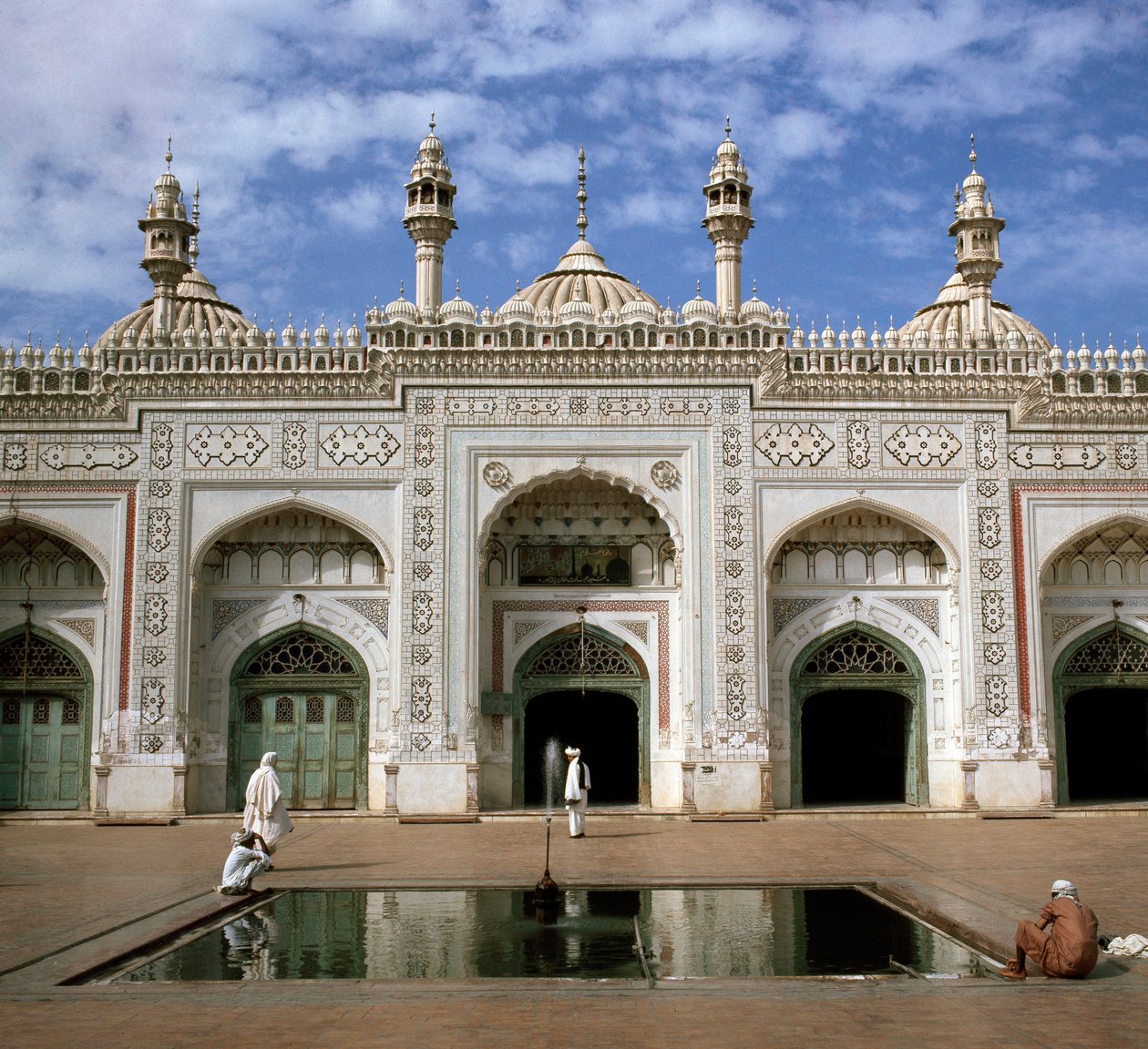 Vue de la mosquée Mohabbat Khan du XVIIe siècle - School Pakistani