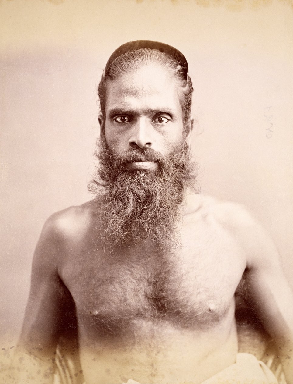 Homme cinghalais, publié vers 1880 - Skeen and Co.