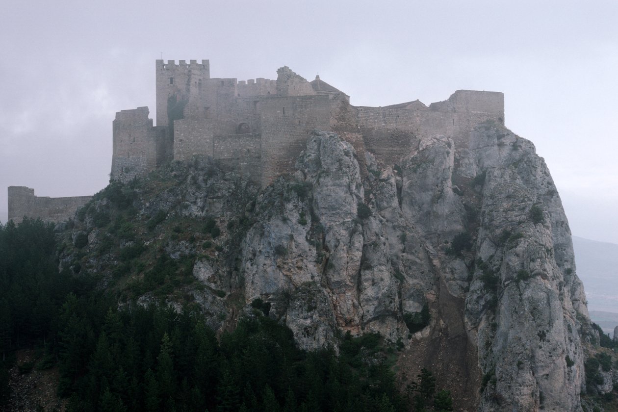 Vue du château de Loarre, construit aux 11e-13e siècles - Spanish School