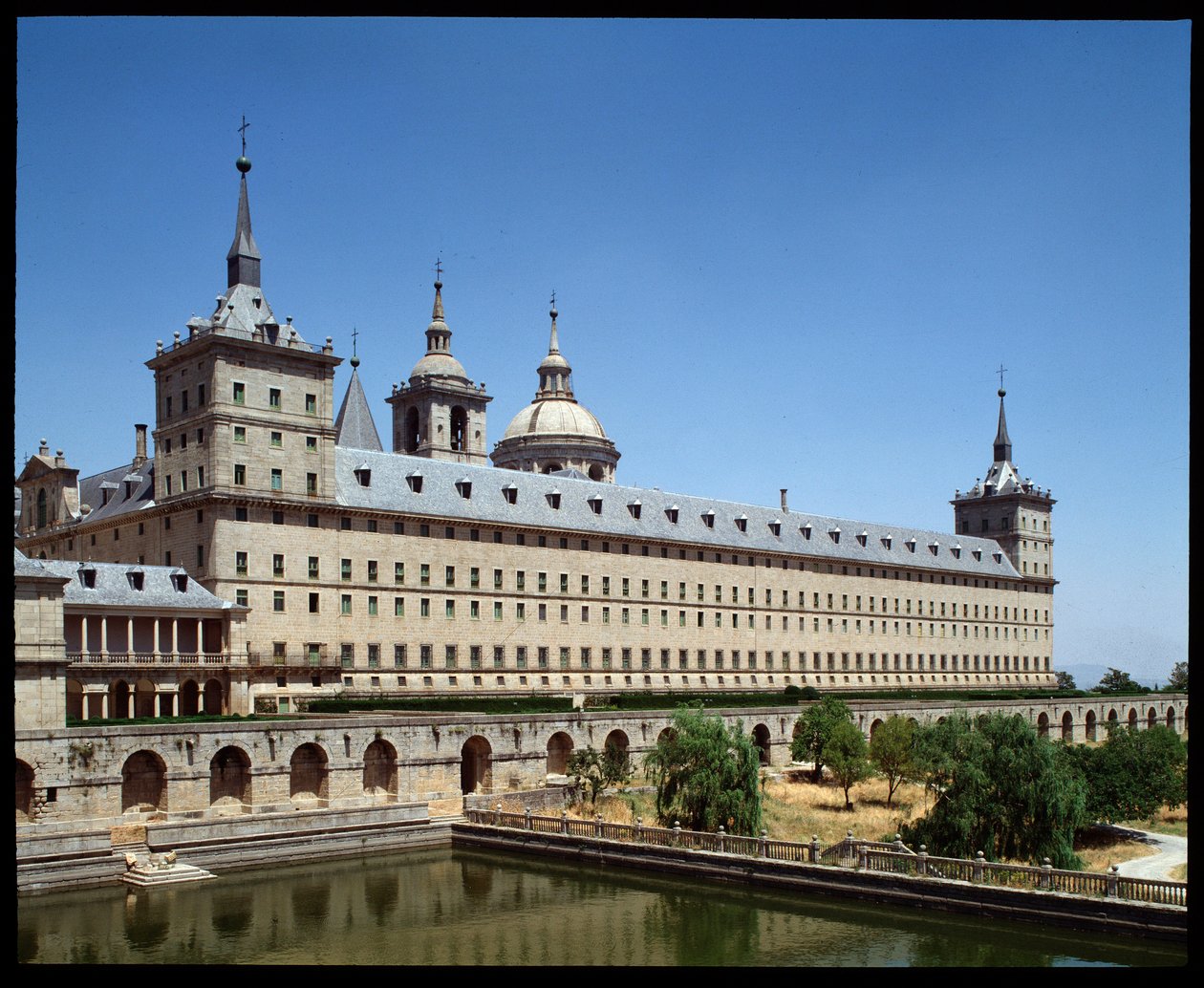Vue du monastère et du siège royal - Spanish School
