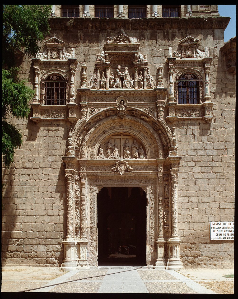 Vue de la porte plateresque - Spanish School