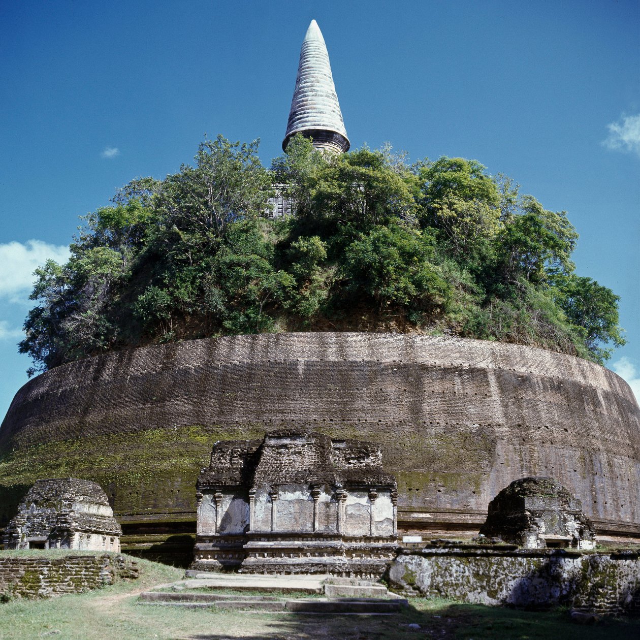 Vue du stupa Rankoth Vehera - Sri Lankan School