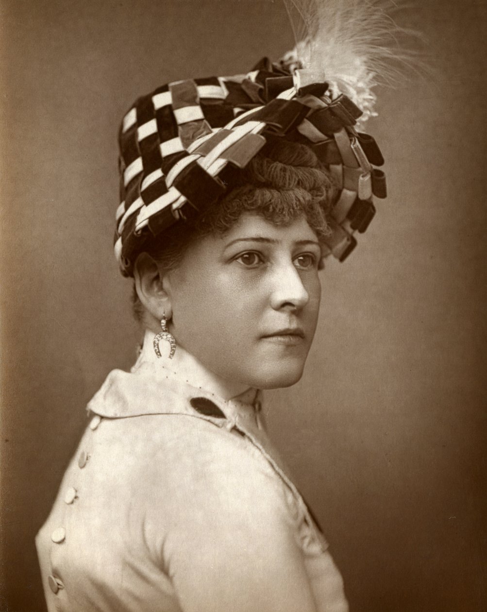Kate Munroe, actrice, 1883 - St James