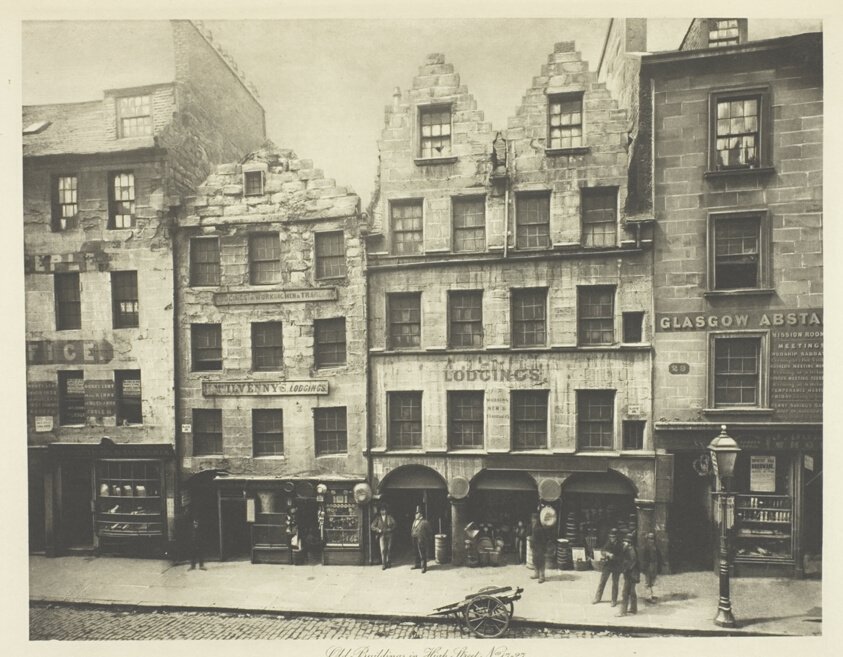 Vieux bâtiments dans High Street Nos. 17-27 - Thomas Annan