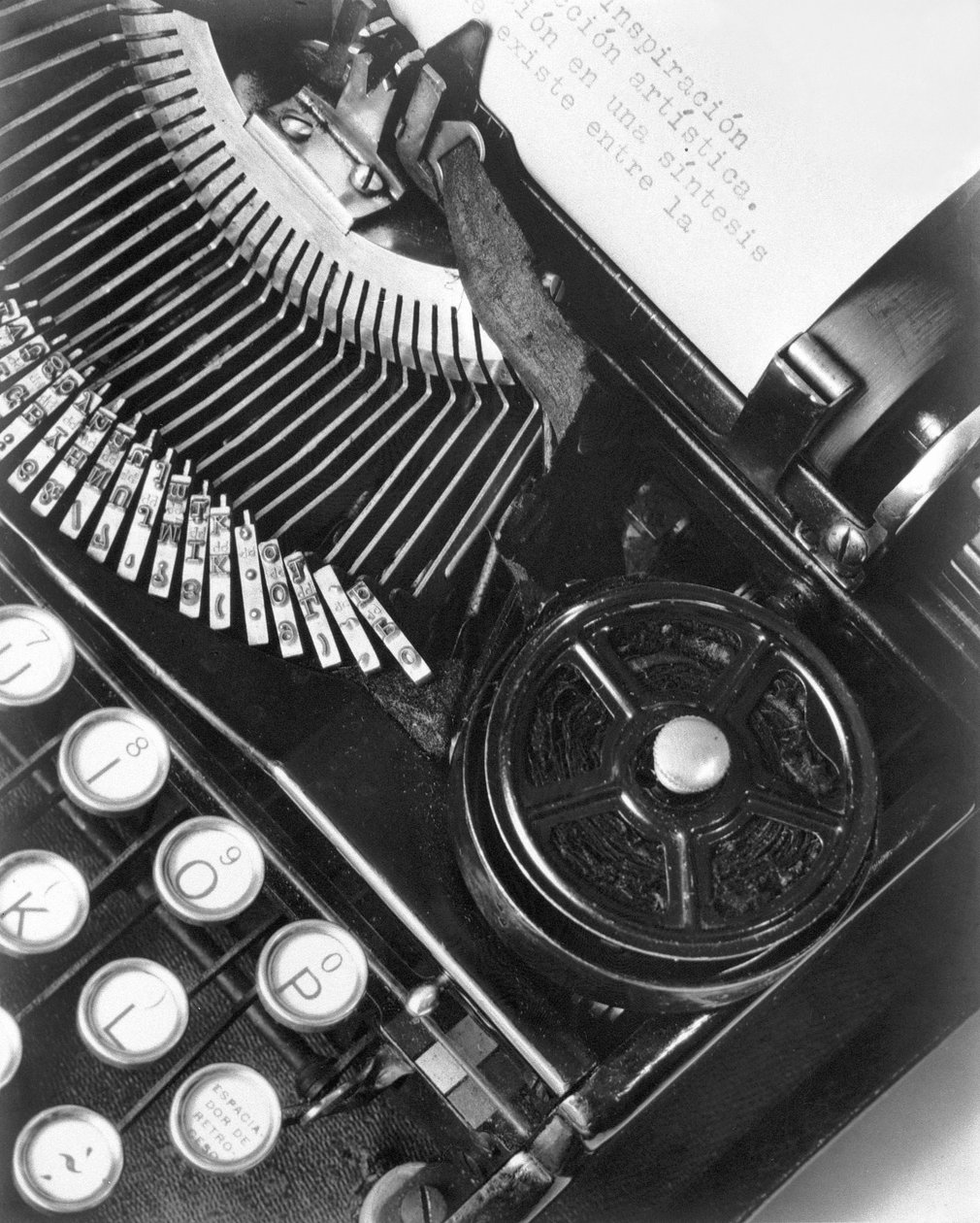 La Tecnica - la machine à écrire de Julio Antonio Mella, Mexico, 1928 - Tina Modotti