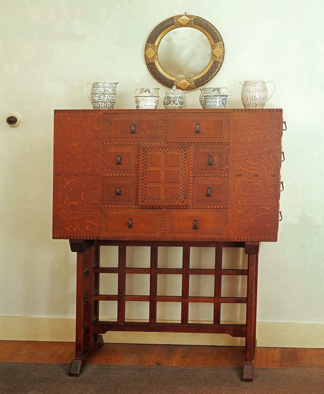Cabinet sur pied conçu par Sidney Barnsley vers 1910 - Unbekannt Unbekannt