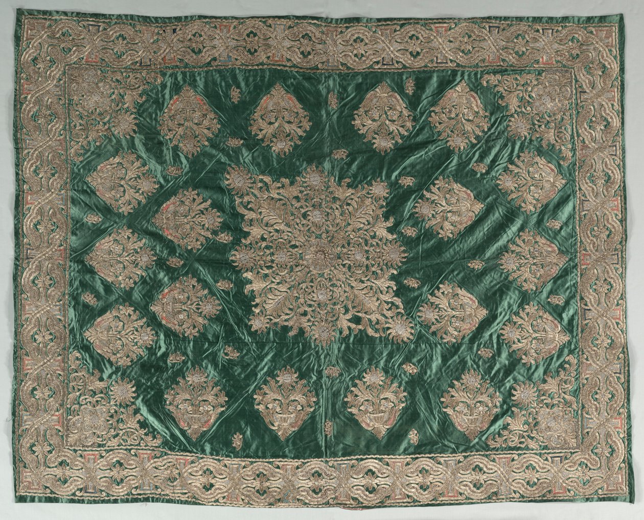 Couverture brodée de fil d