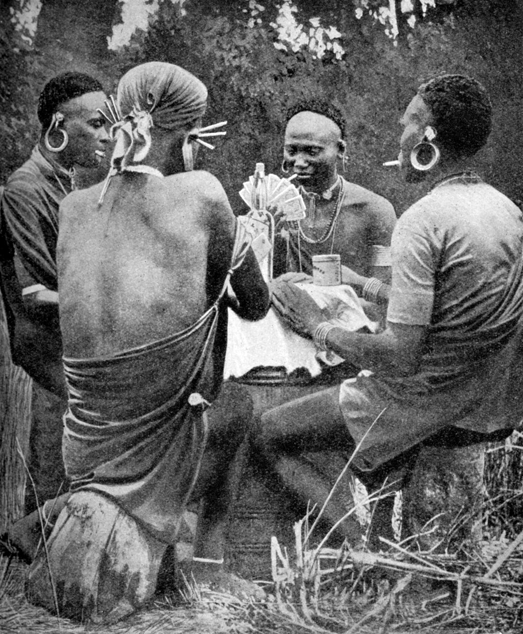 Hommes kenyans jouant aux cartes, 1922 - Unbekannt