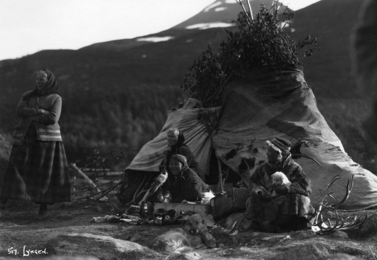 Femmes locales, Lyngen, nord de la Norvège, années 1920-1930 - Unbekannt