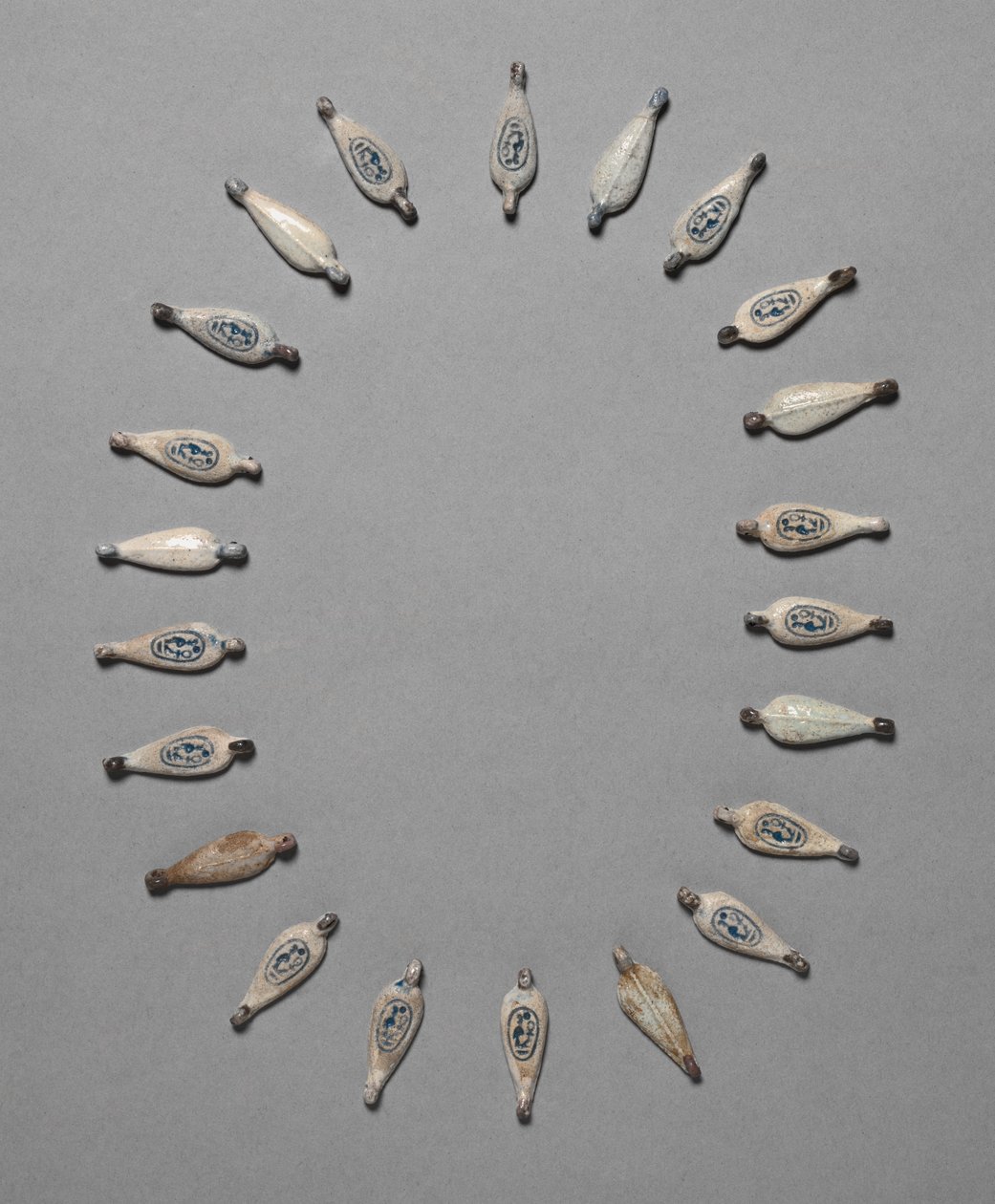 Perles en forme de pétale, vers 1391-1353 av. J.-C. - Unbekannt