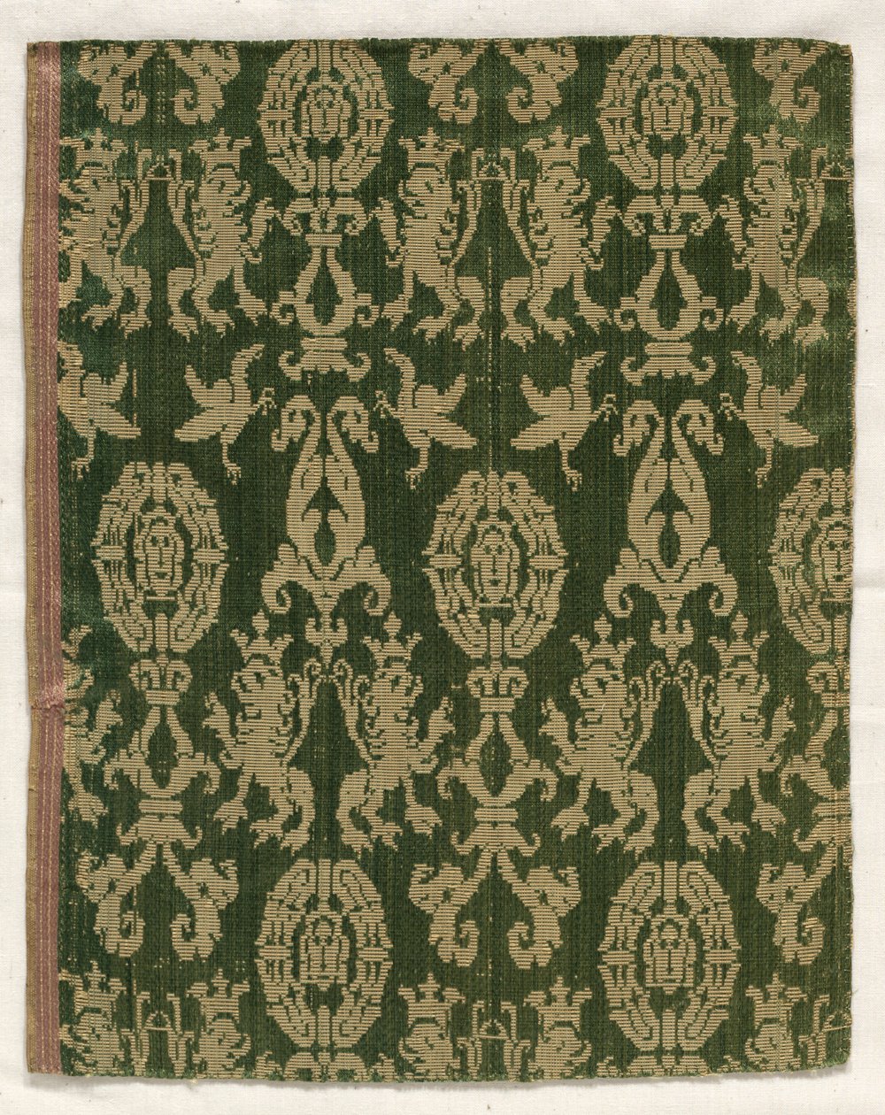 Fragment de satin, 15e-16e siècle - Unbekannt