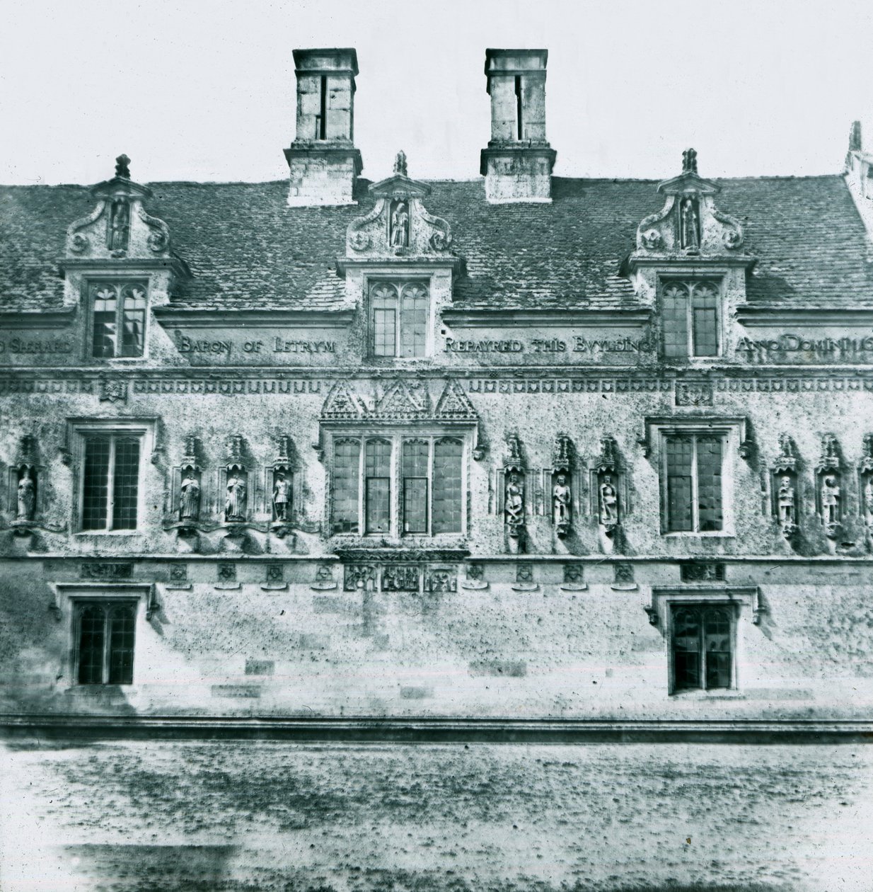 Stapleford. Hall. Façade Est - Unbekannt