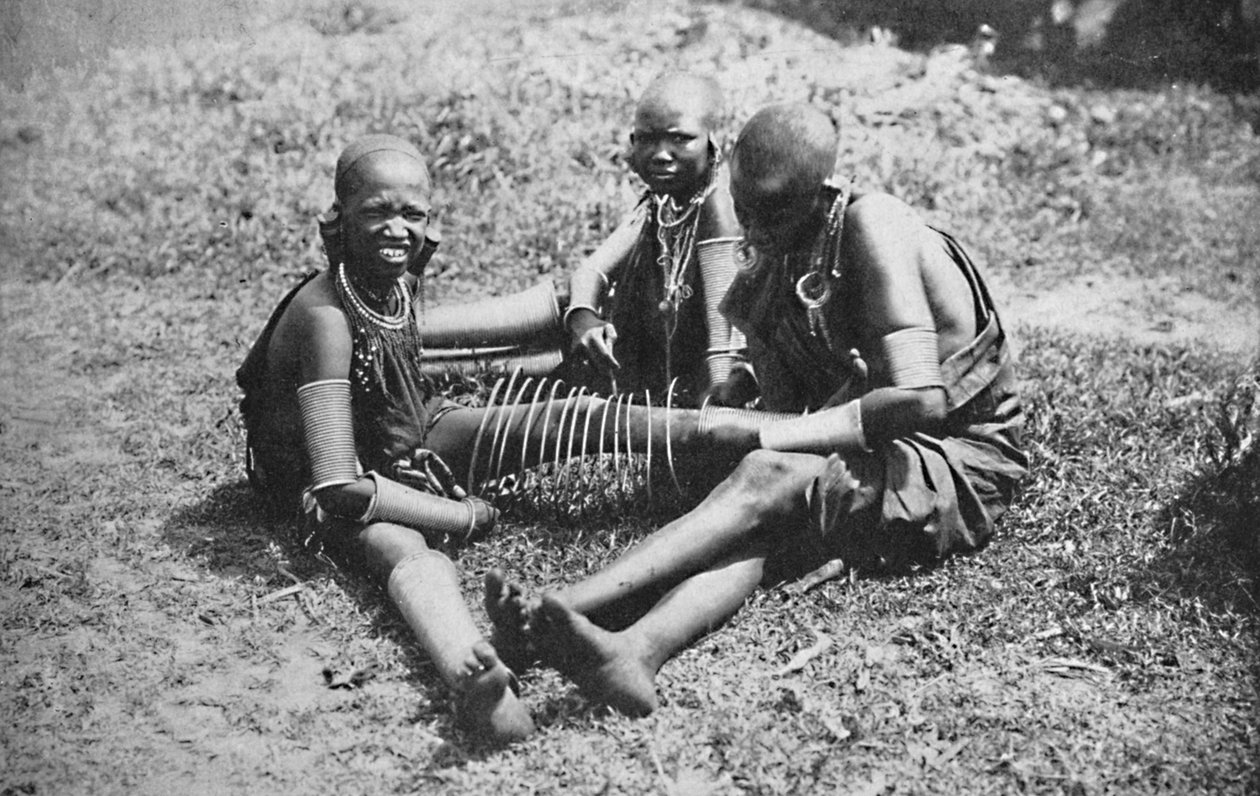 Trois jeunes femmes masaï, 1912 - Unbekannt