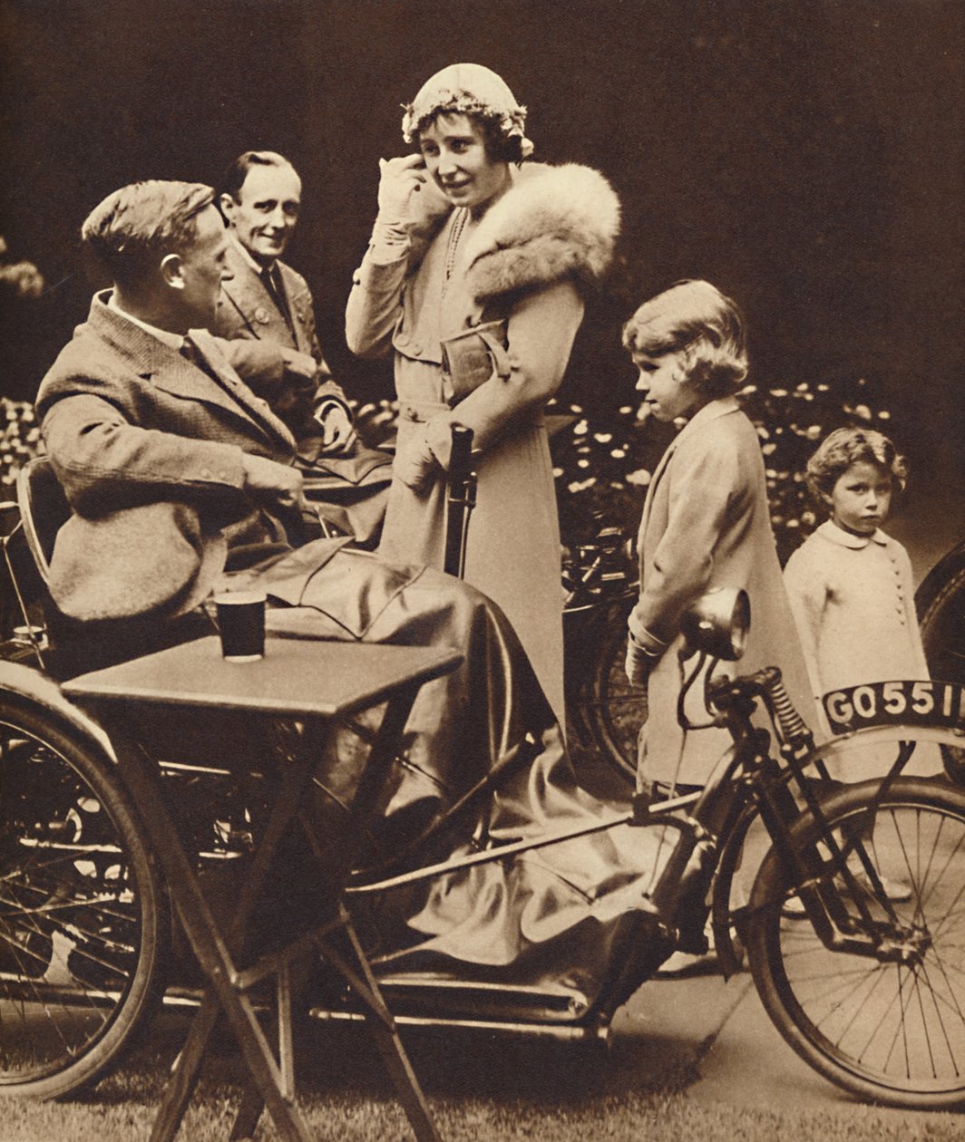 Avec des anciens combattants handicapés, vers 1936, 1937 - Unbekannt