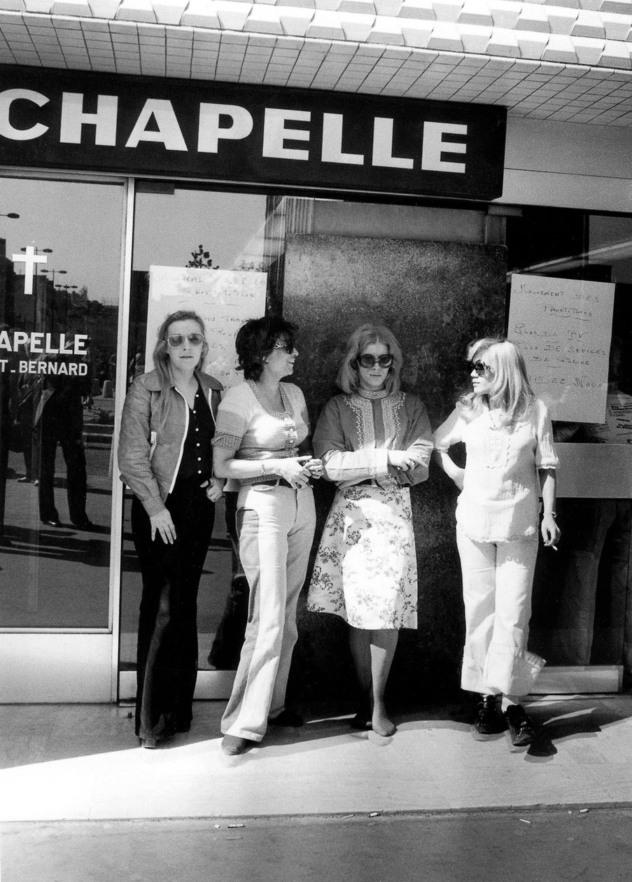 Prostituées occupant une chapelle à Paris en 1975 au moment de la loi sur la répression du proxénétisme - Unbekannt Unbekannt