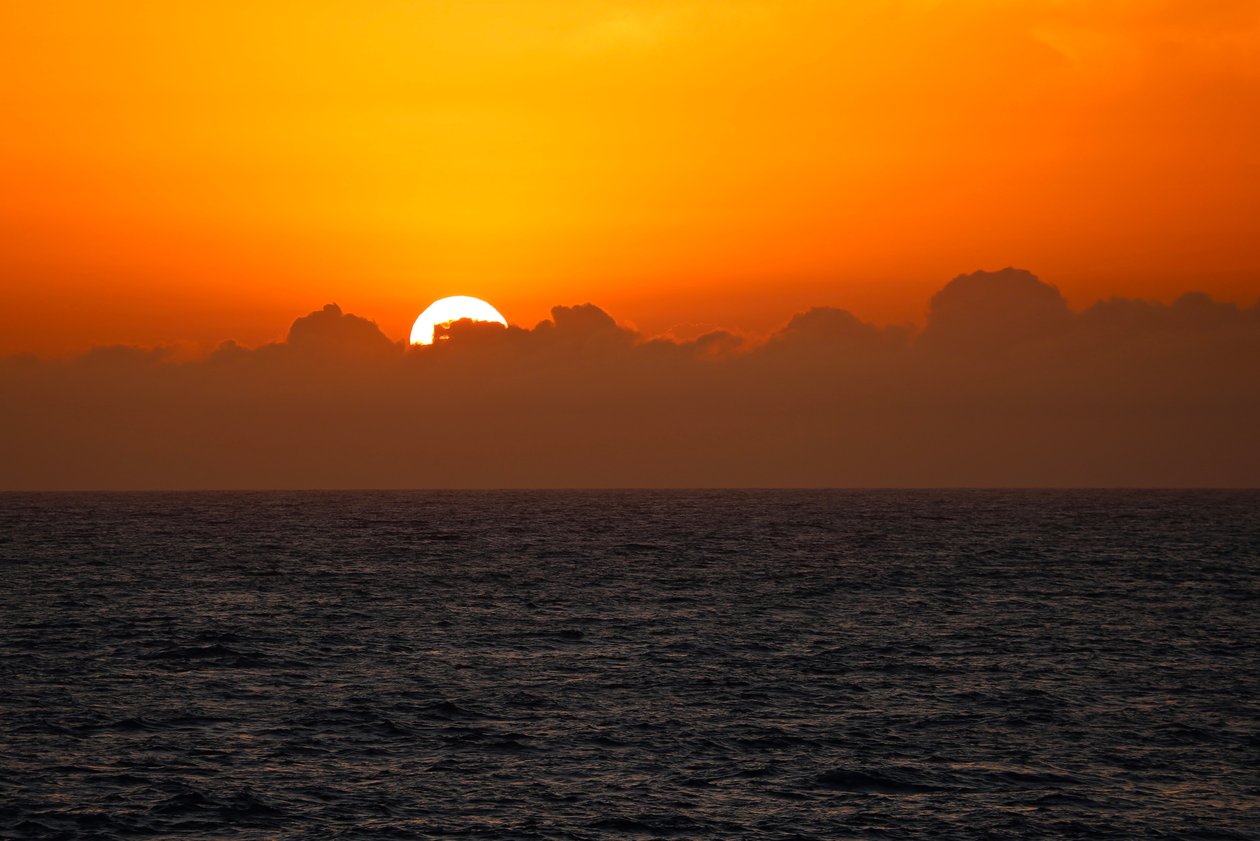 Coucher de soleil à travers les nuages, 2018 - Unbekannt Unbekannt