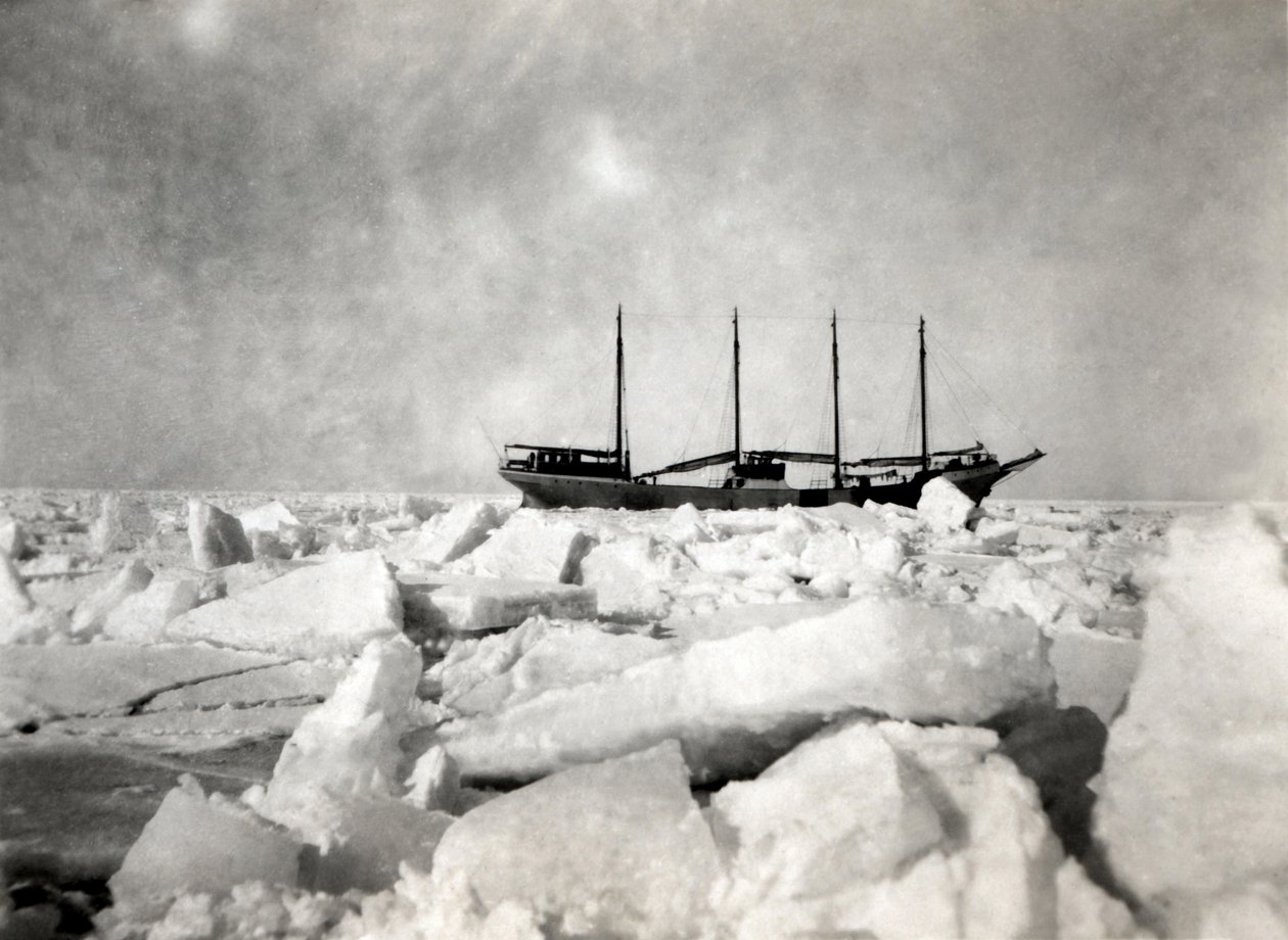 Un navire à quatre mâts naviguant parmi les icebergs - Unbekannter Künstler
