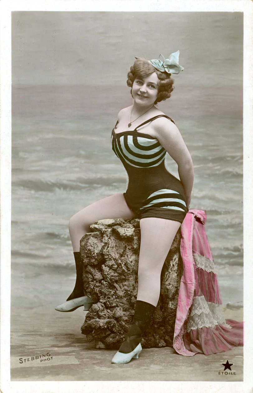 Femme en maillot de bain, début des années 1900 (carte postale) - Alec Hunter
