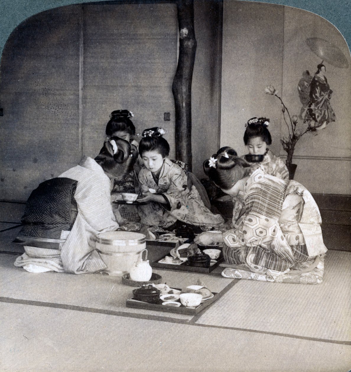 Geishas au dîner, Tokyo, Japon, 1904 - Underwood and Underwood