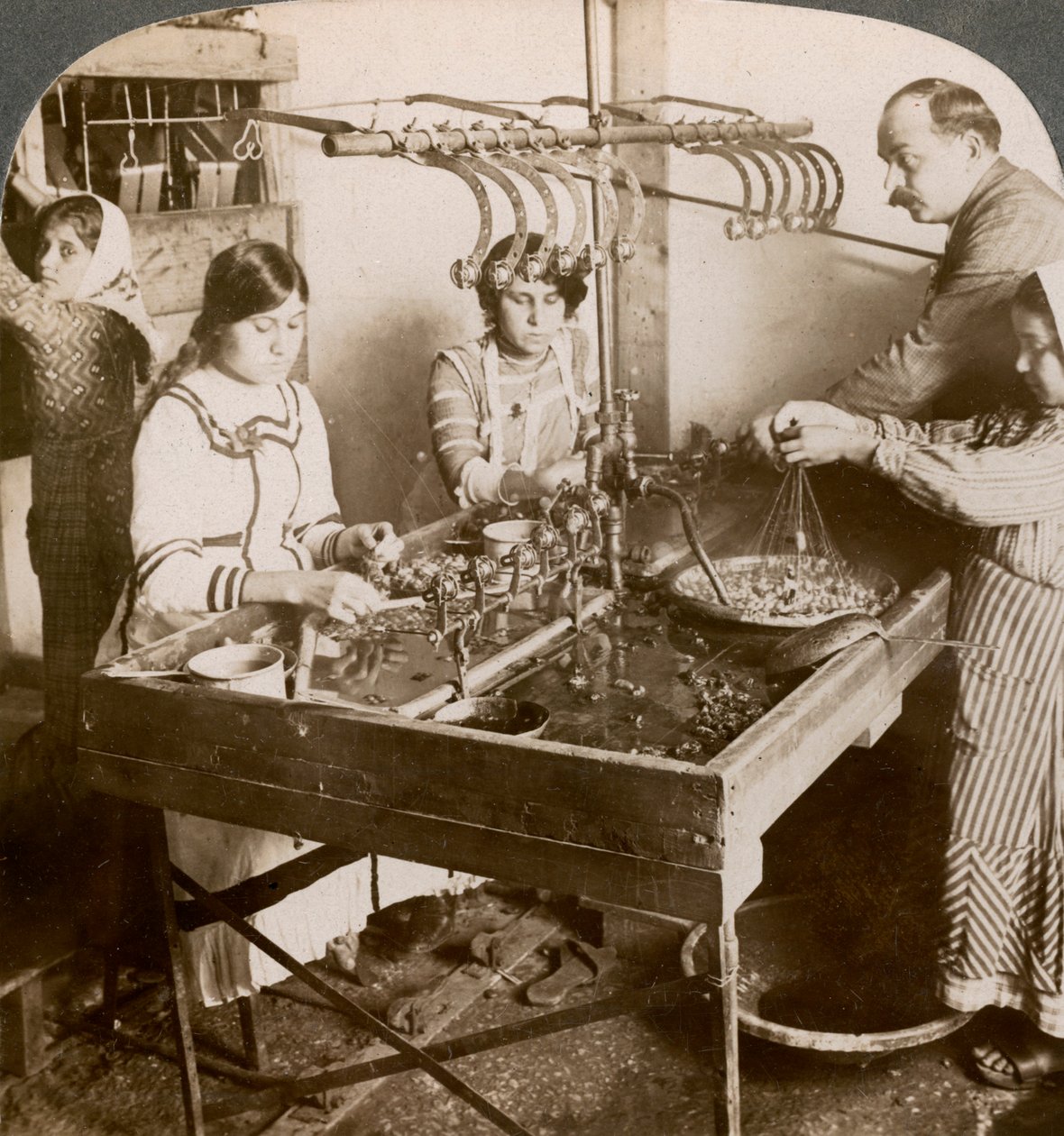 Fabrication de la soie, Syrie - Underwood and Underwood
