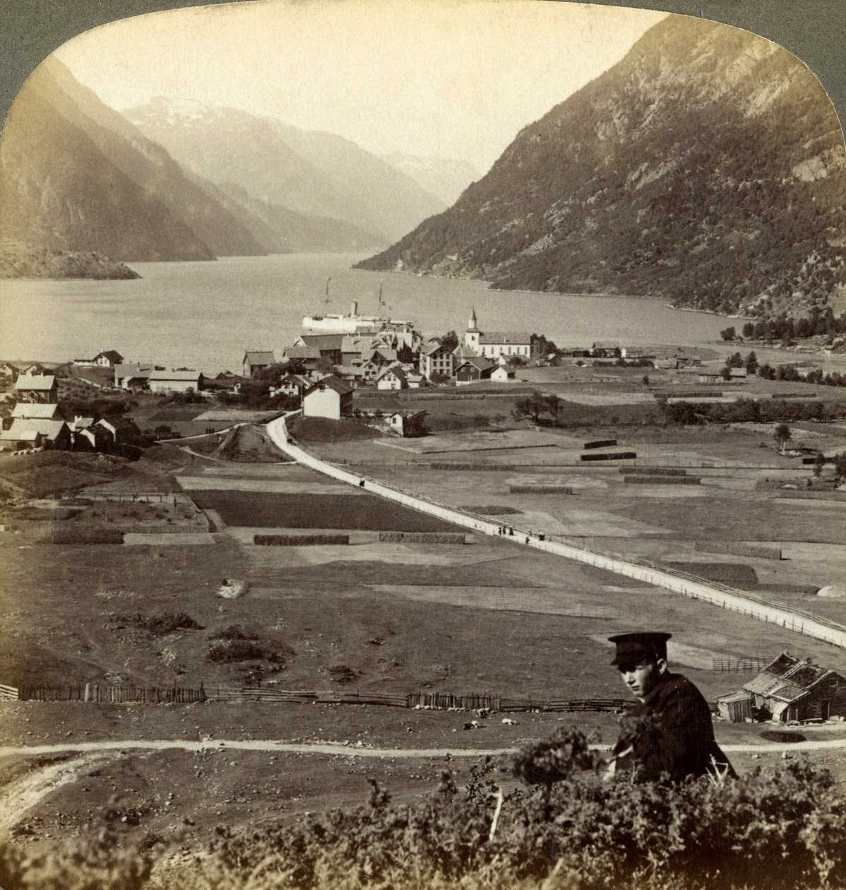 Odda, Hardangerfjord, Norvège - Underwood and Underwood