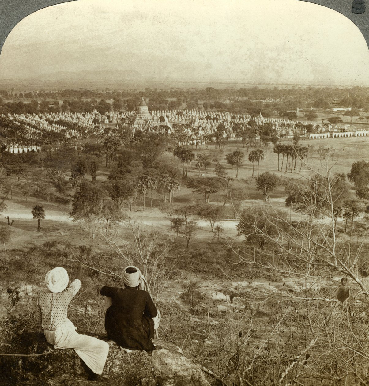 Pagodes, Mandalay, Birmanie, c1900s - Underwood and Underwood