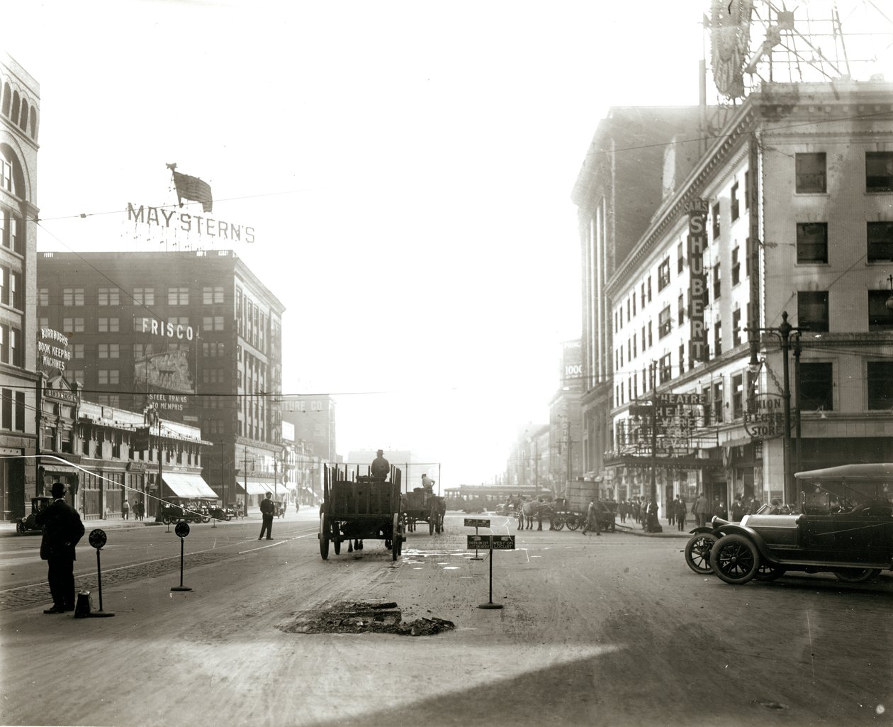 Vue de la rue Twelfth vers le sud depuis la rue Locust - Unknown