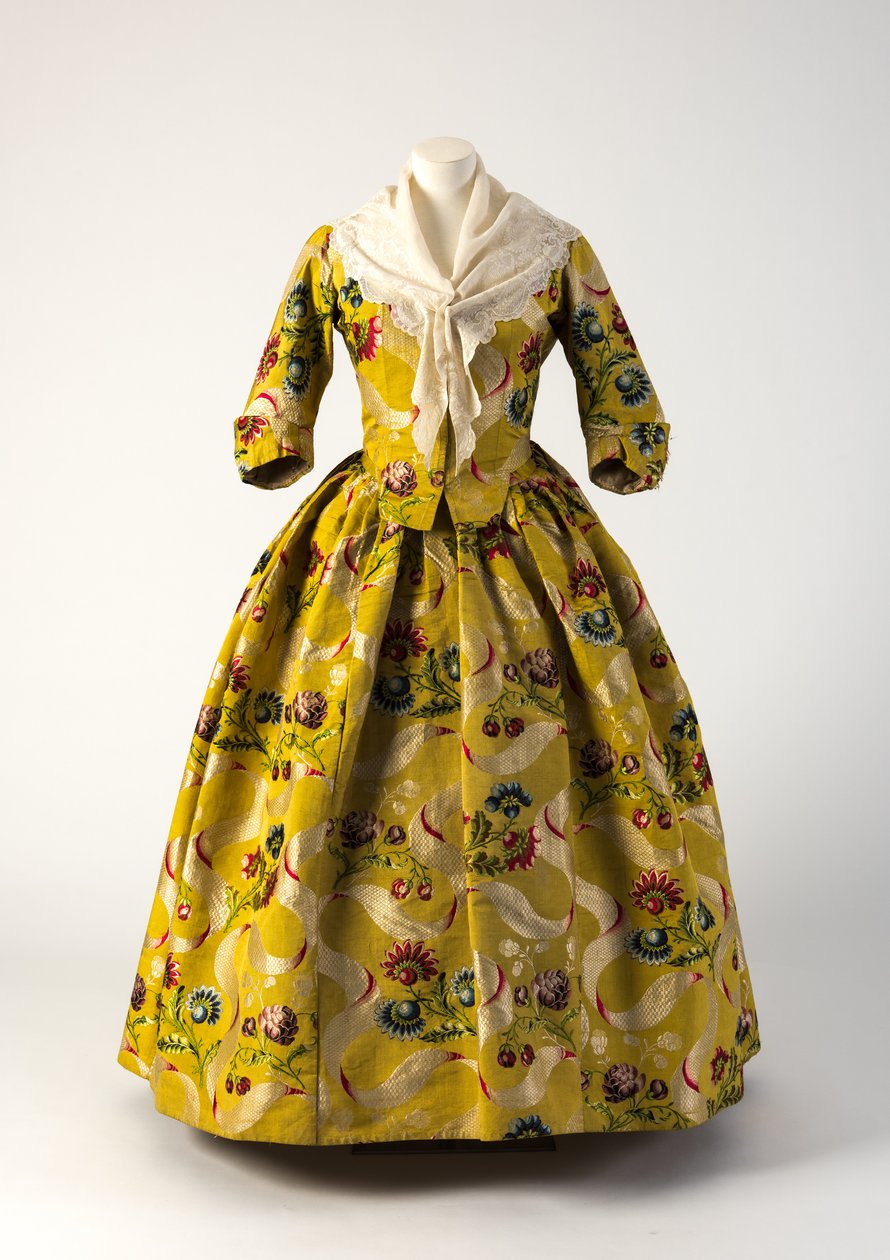 Robe fermée en soie brodée jaune, rouge et bleue, 1740s - Unbekannt Unbekannt