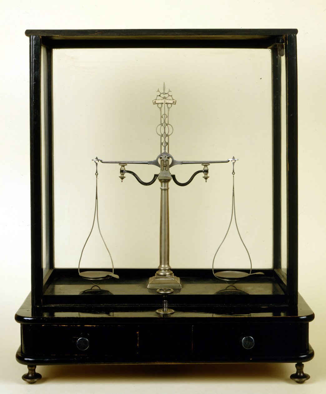 Balance de pharmacie du 19ème siècle. - Unknown artist