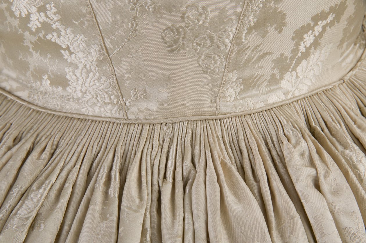 Robe de mariée (détail du dos à la taille) - Unknown artist