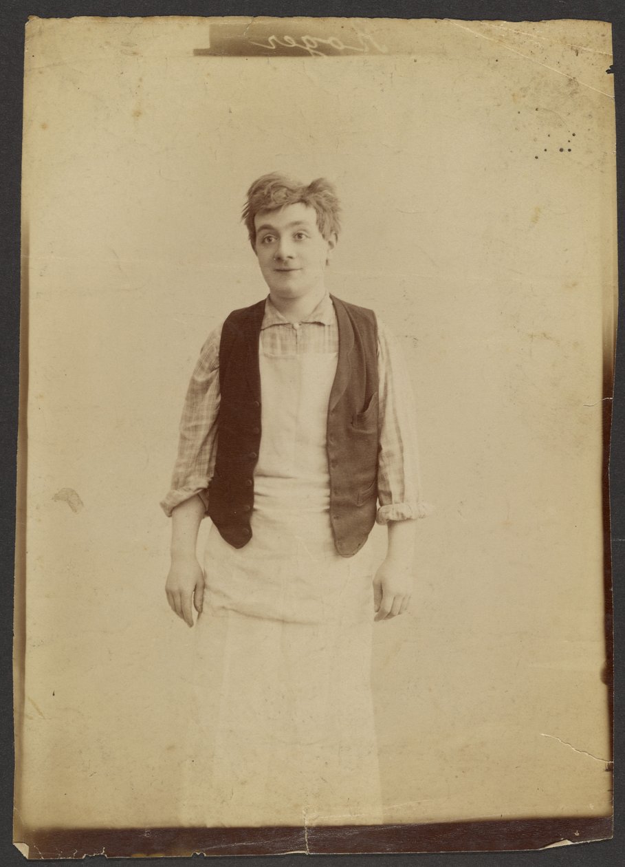 [Homme portant un gilet et un tablier] - Unknown artist/maker
