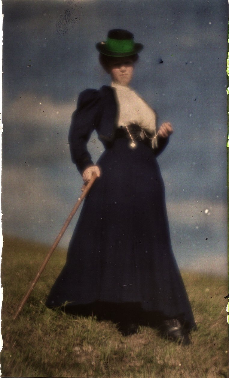 Mademoiselle Mary en costume bleu - Unknown photographer