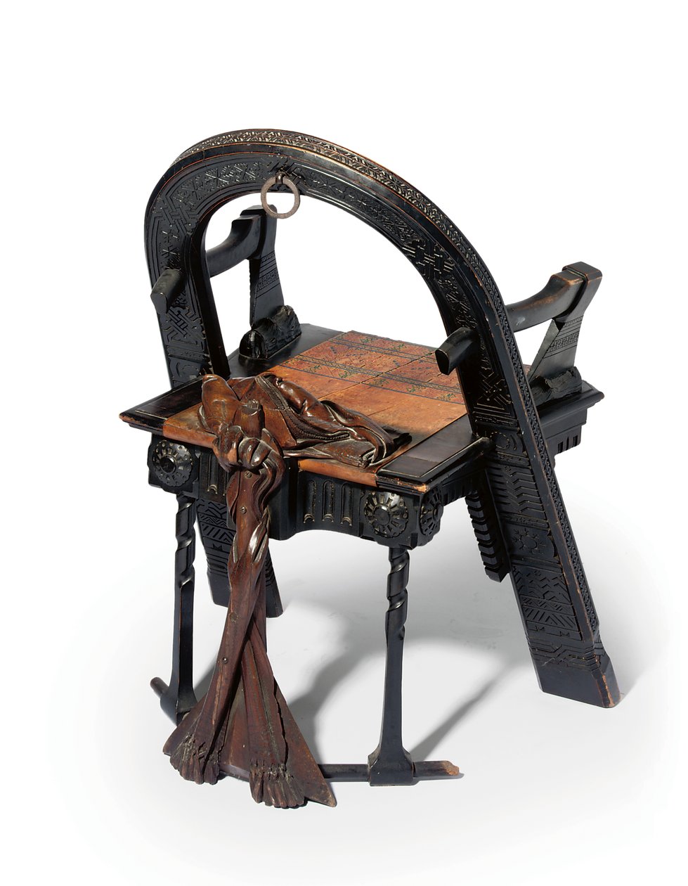 Chaise sculptée en trompe-l