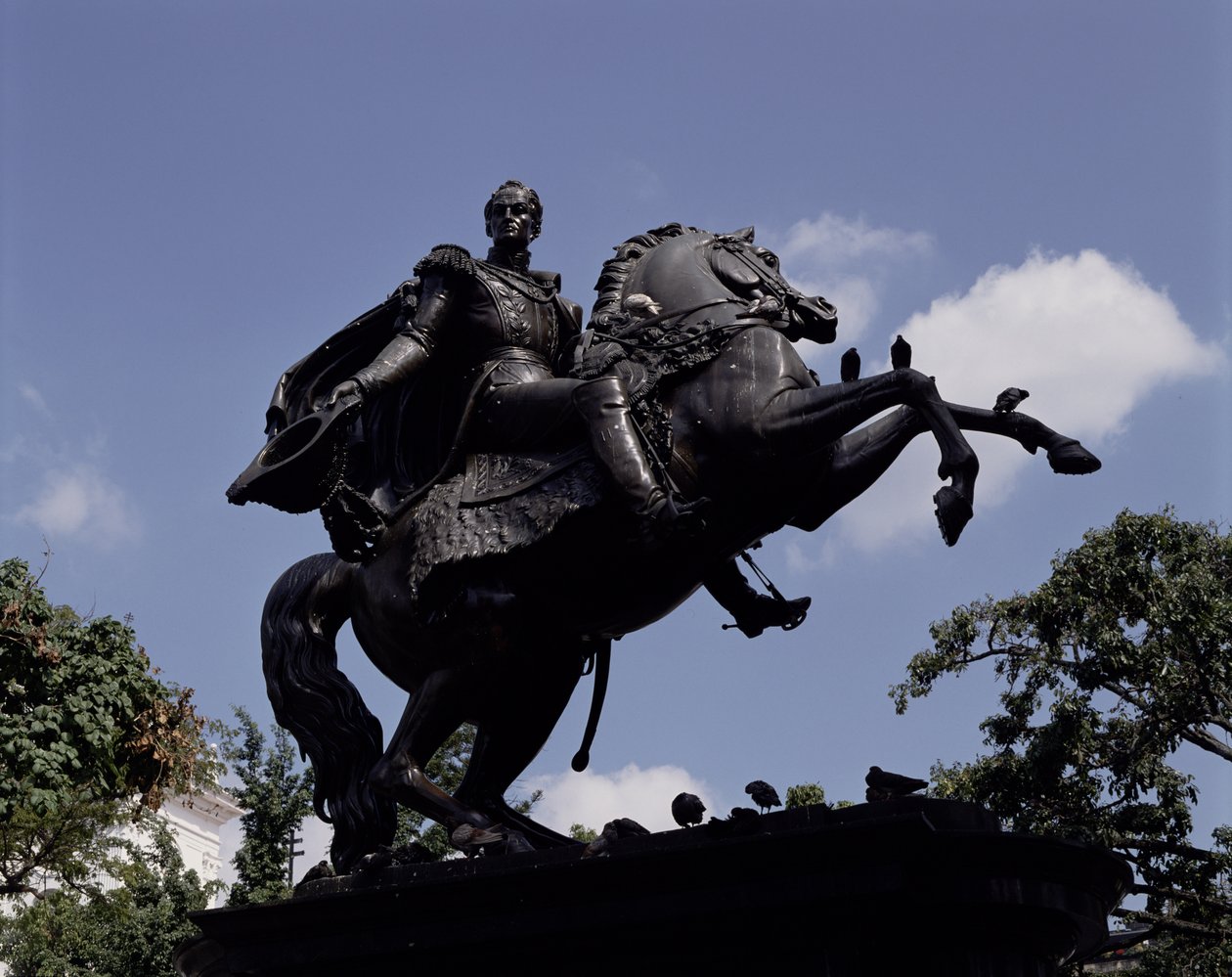 Monument à Simon Bolivar sur la Plaza Bolivar - Venezuelan School