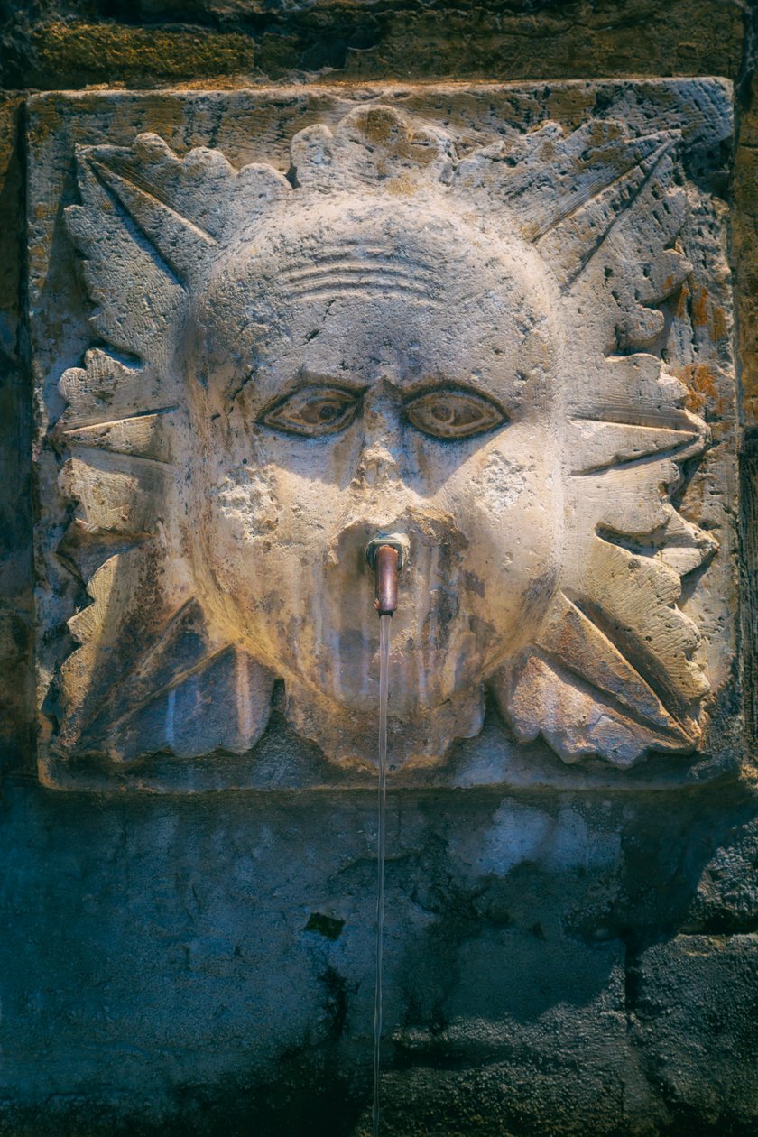 Assise, Italie, une fontaine (photo) - Ferdinand Georg Waldmuller