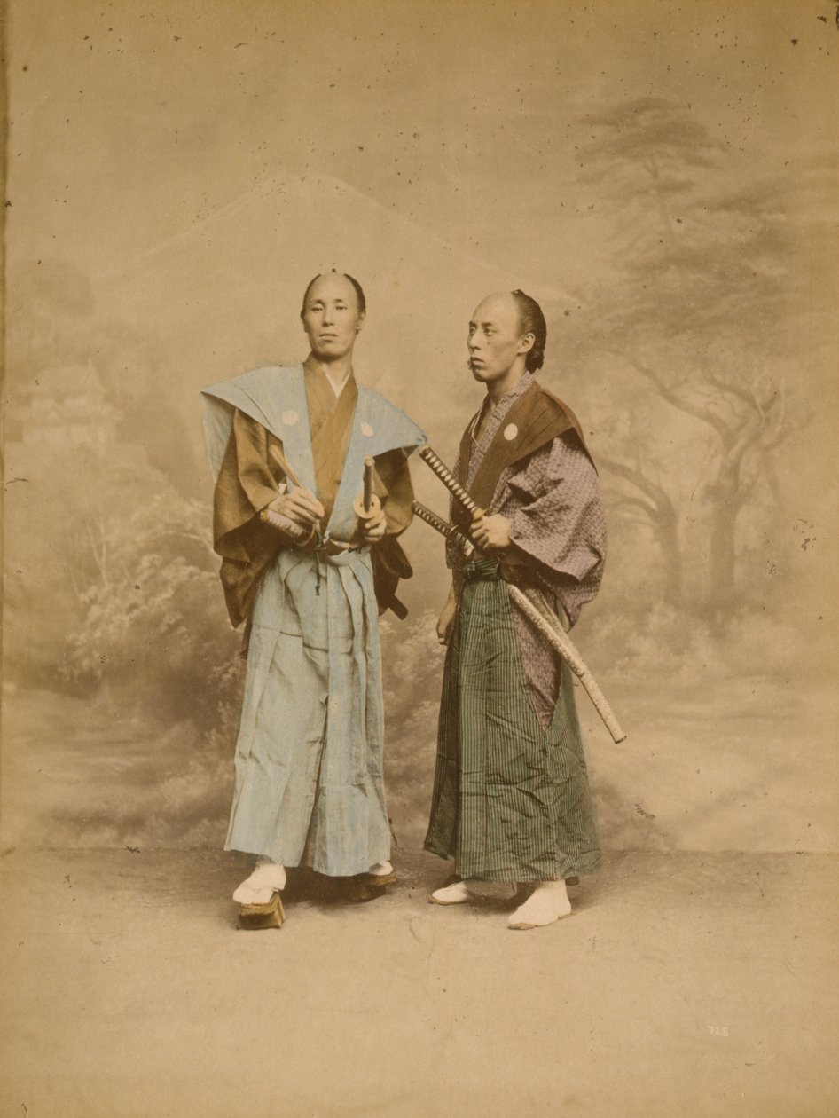 Deux hommes japonais, peut-être des samouraïs, vers 1877 - . .