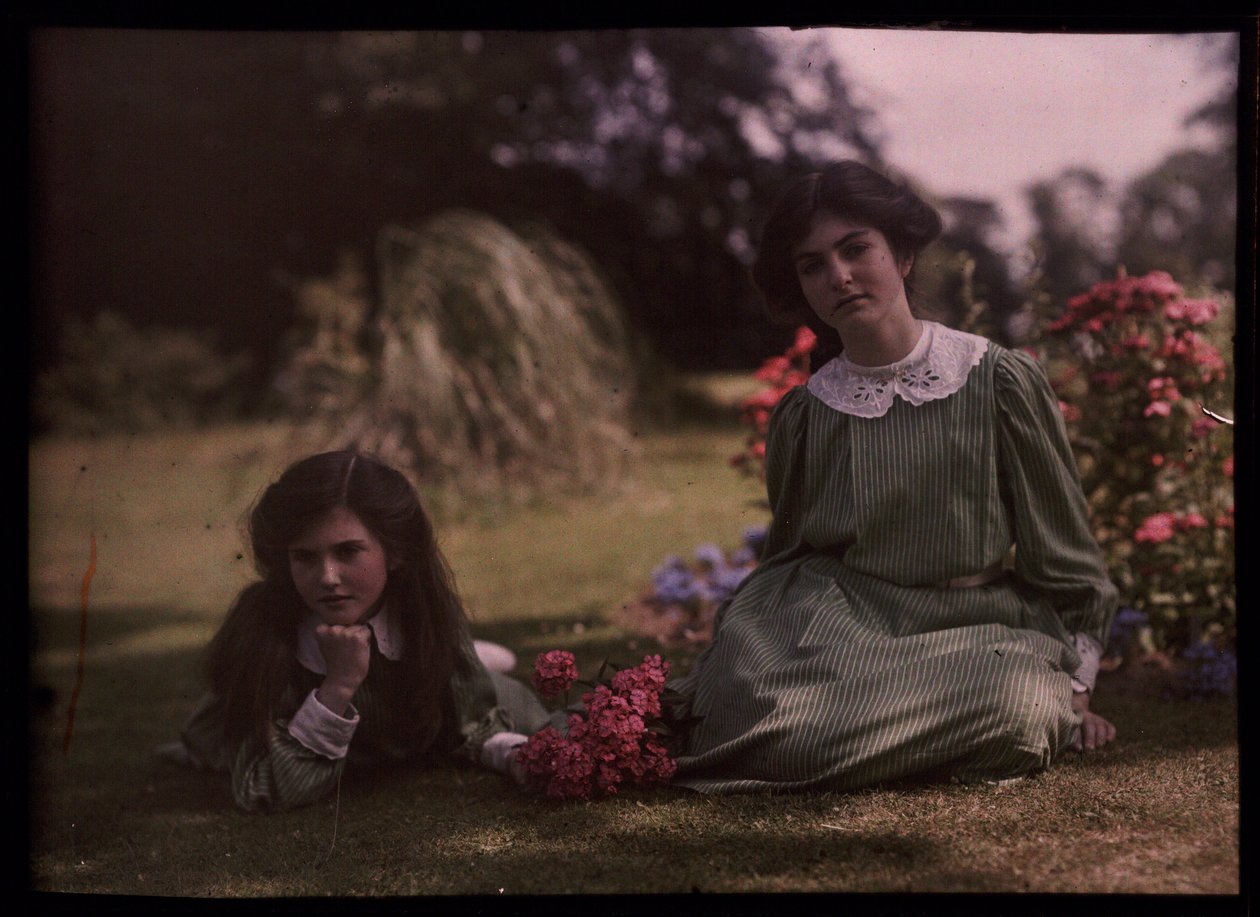 Deux filles dans un jardin - Frederick (attr. to) Barnard