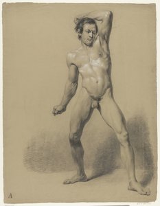 Homme nu debout avec poings serrés