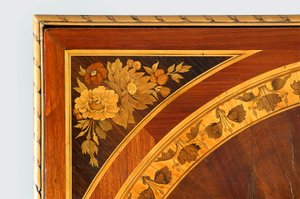 Dessus de table avec tarsia florale