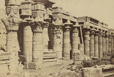 Philae : Colonnade avec chapelle de Nectanébo I - Antonio Beato