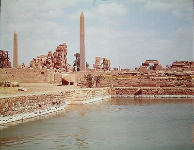 Vue du lac sacré, Temple d