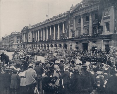 Paris : Chariots chargés de Couronnes - French Photographer