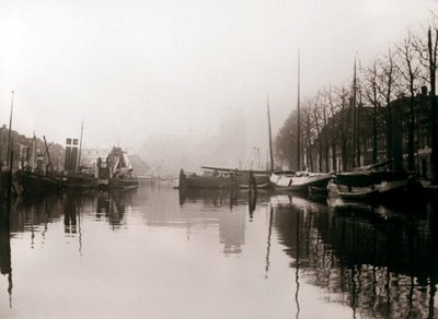 Bateaux sur le canal, Dordrecht, Pays-Bas, 1898 - James Batkin