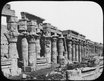 Colonnade, Temple de Philae, Égypte, vers 1890 - Newton and Co