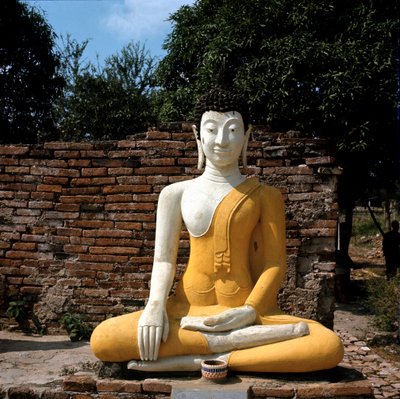 Une statue de Bouddha à l