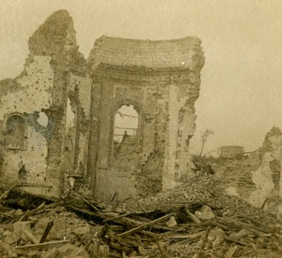 Église en ruines, Combles, nord de la France, vers 1914-1918 - Unbekannt