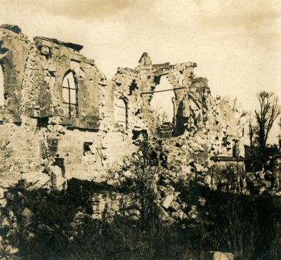 Église en ruine à Dreslincourt, nord de la France, vers 1914-1918 - Unbekannt